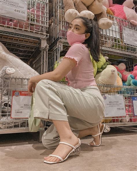 BEA BORRES Feet .